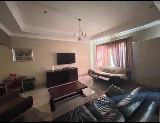 6 BEDROOM HOUSE FOR SALE IN ORANGE GROVE